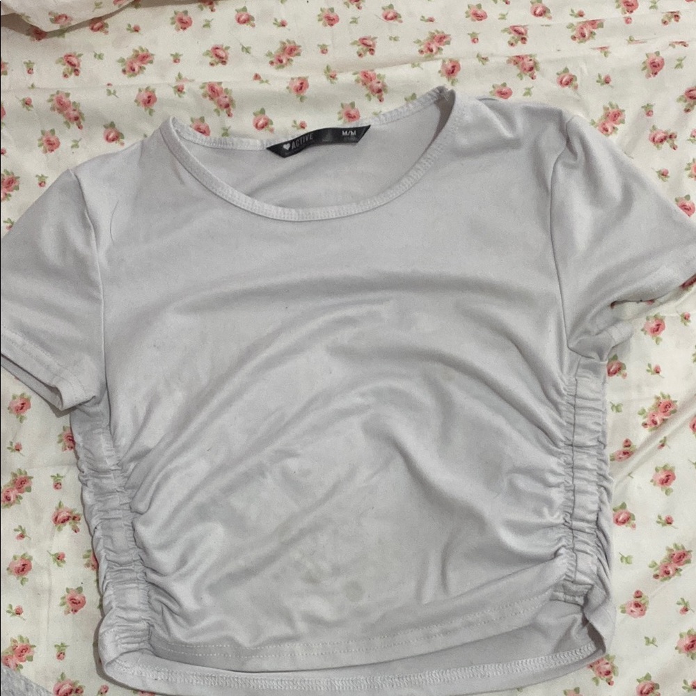 Chic White Crop Top with Stylish Design and Comfortable Fit